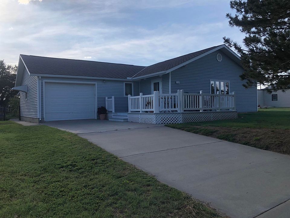 109 S Lake St, Ness City, KS 67560 Zillow