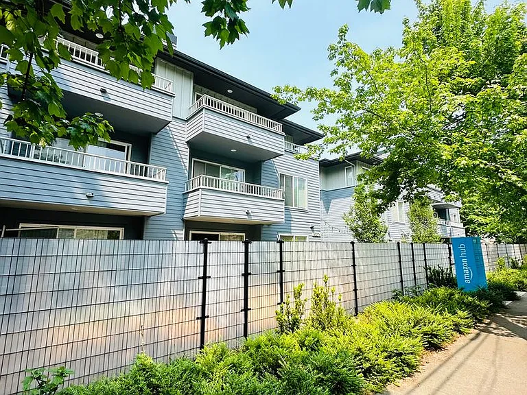 Interlake Apartments — Photo 9