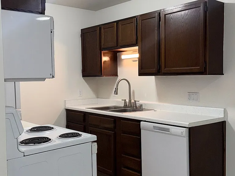 Elkhorn Village Apartments | 1 & 2 Bedroom Apartments in Elkhorn, WI Heat Included — Photo 4