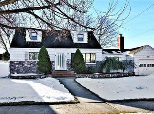 266 N Nassau Ave, Massapequa, NY 11758