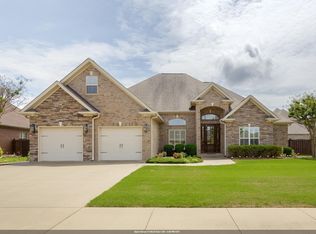 1206 Woodridge Ct, Florence, AL 35630