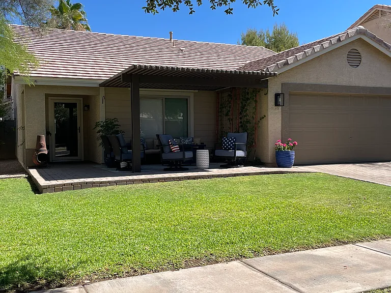 454 W Midland Ln — Photo 3