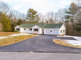 23 Mae Ln, Topsham, ME 04086