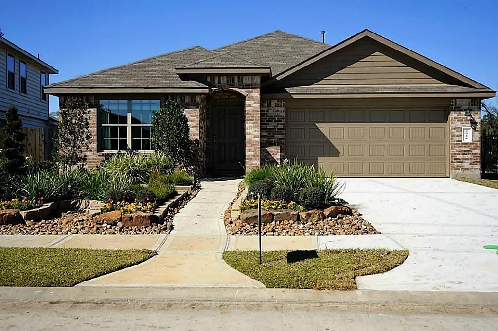 4 bed, 1965 sqft, $2,150 — Photo 1