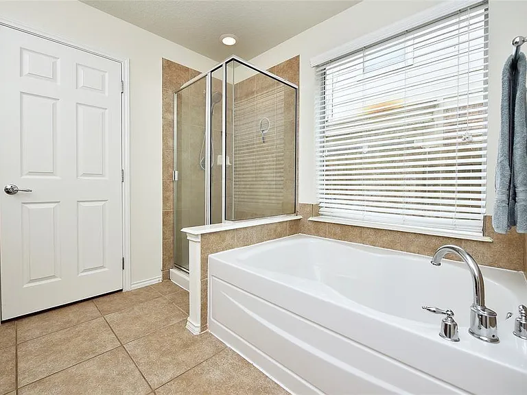 7215 Ravenswood — Photo 16