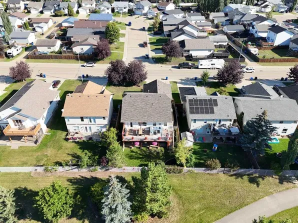 5645 N Panorama Dr, Blackfalds, AB T4M 0E1