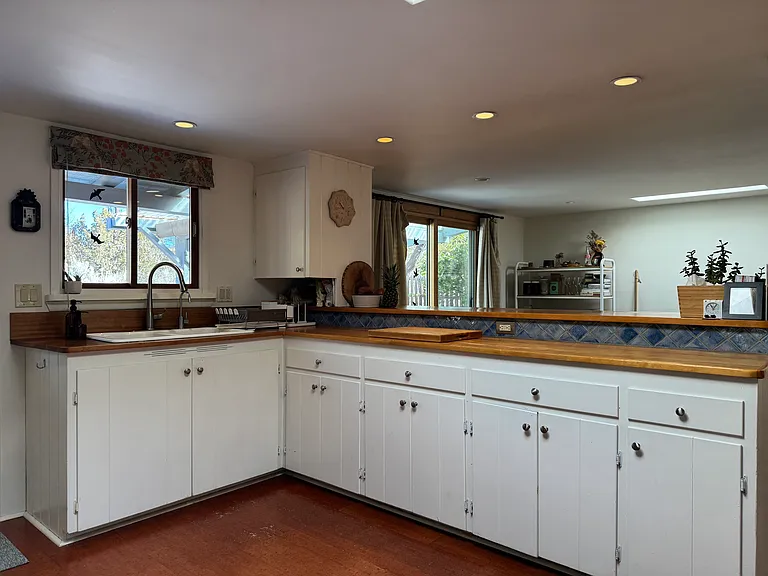 1921 Fort Union Dr — Photo 4