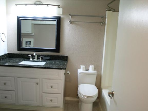 5th image of 328 Sea Isle Dr Unit B
