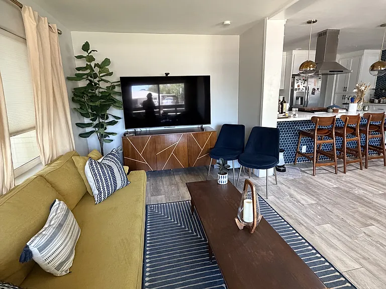 2514 E Indianola Ave — Photo 6