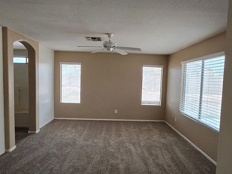 10936 W Vista Ave — Photo 10