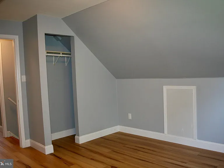 124 Stratford Ave — Photo 20