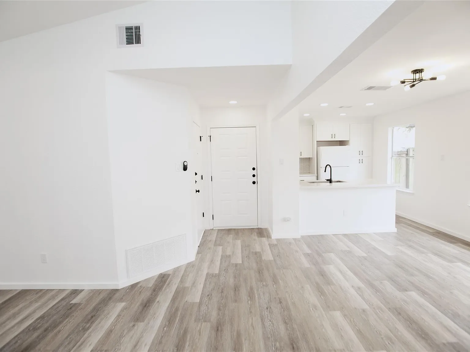 2 bed, 1.5 bath, 920 sqft, $1,850 — Photo 3