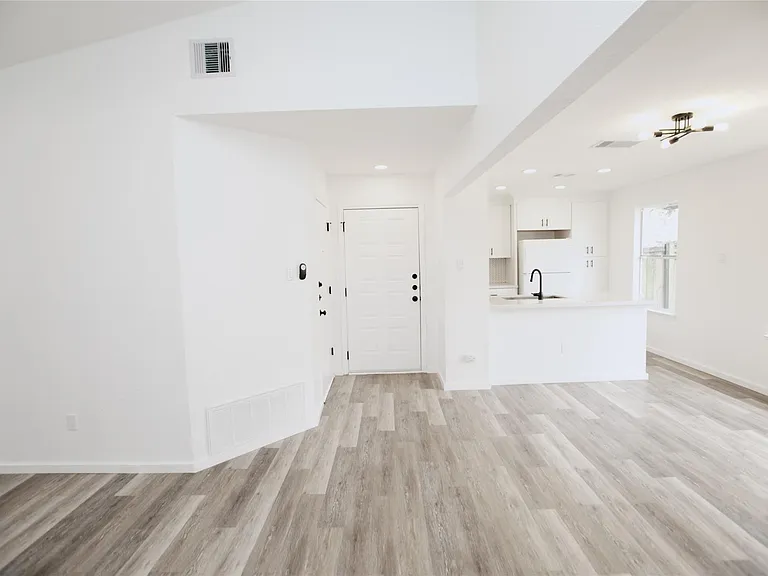 13103 Pollard Dr — Photo 3