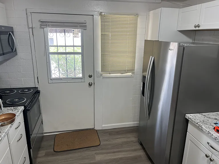 329 S Paseo Tierra #D — Photo 5