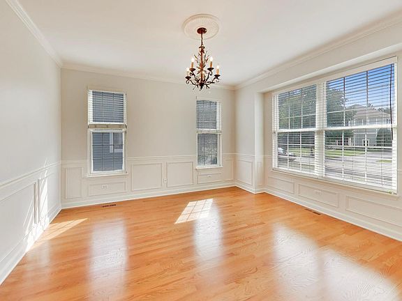 3rd image of 2804 Park Ln