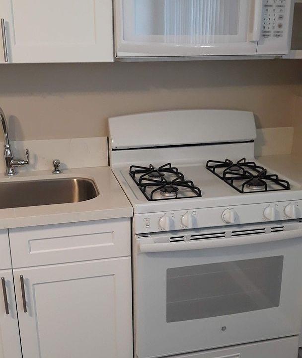 1st image of 322-330 W 9th St #322-7
