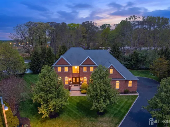 8 Keppel Rd, Plainsboro, NJ 08536