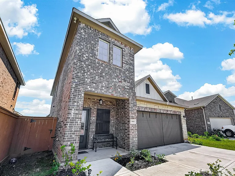 1010 Gentle Nook Dr — Photo 2