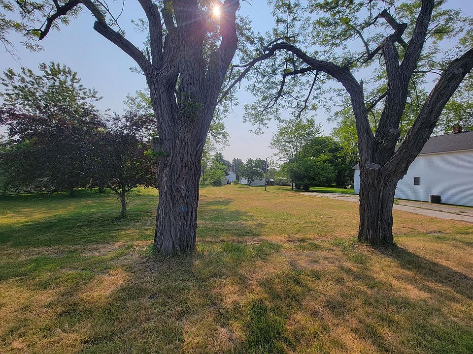 2421 Water St, Manistee, MI 49660 MLS 23021443 Zillow