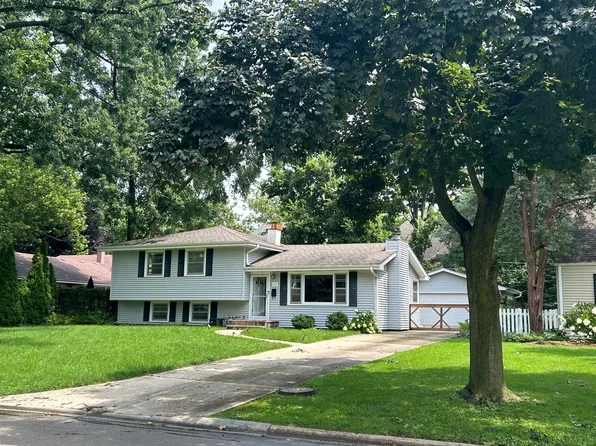 610 Sunset Dr, Naperville, IL 60540