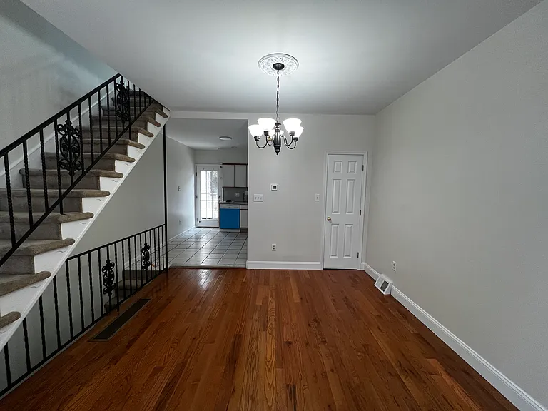 1805 Daly St — Photo 6