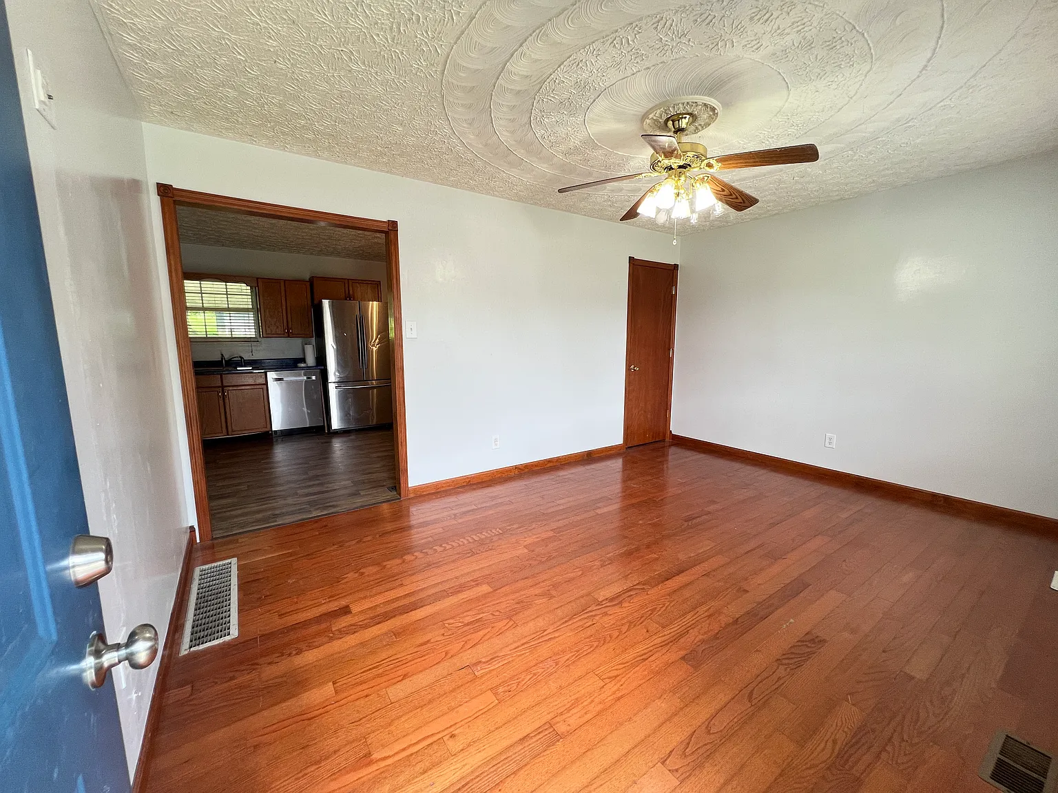4 bed, 1262 sqft, $1,300 — Photo 2