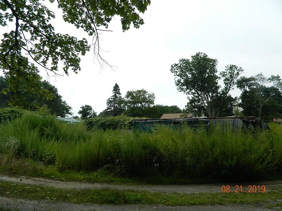 2nd image of 70 Ash St