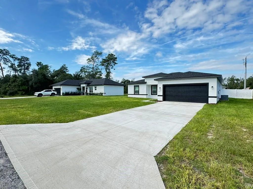 4 bed, 2.0 bath, 1833 sqft, $2,050 — Photo 3