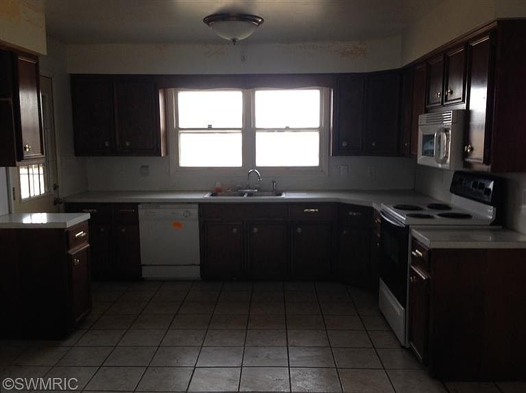 2nd image of 504 2nd St