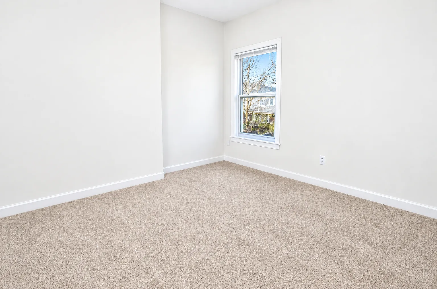 4 bed, 1400 sqft, $2,625 — Photo 4