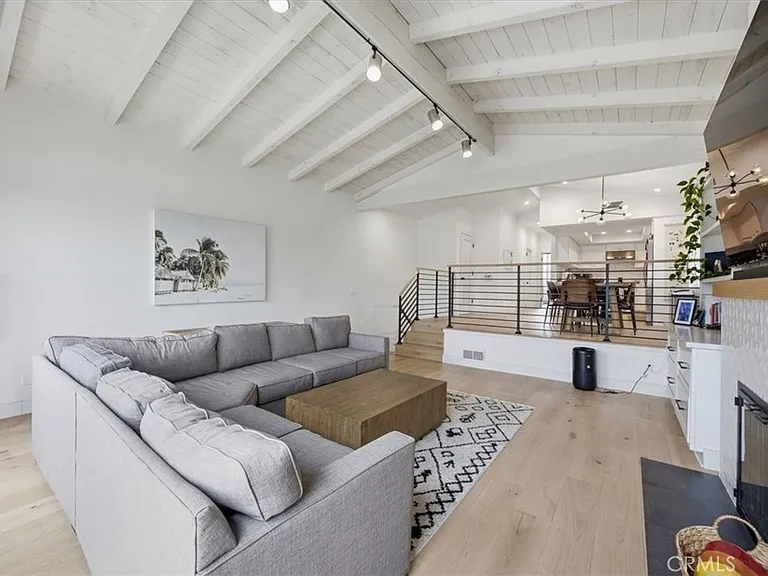 1506 Wollacott St — Photo 5