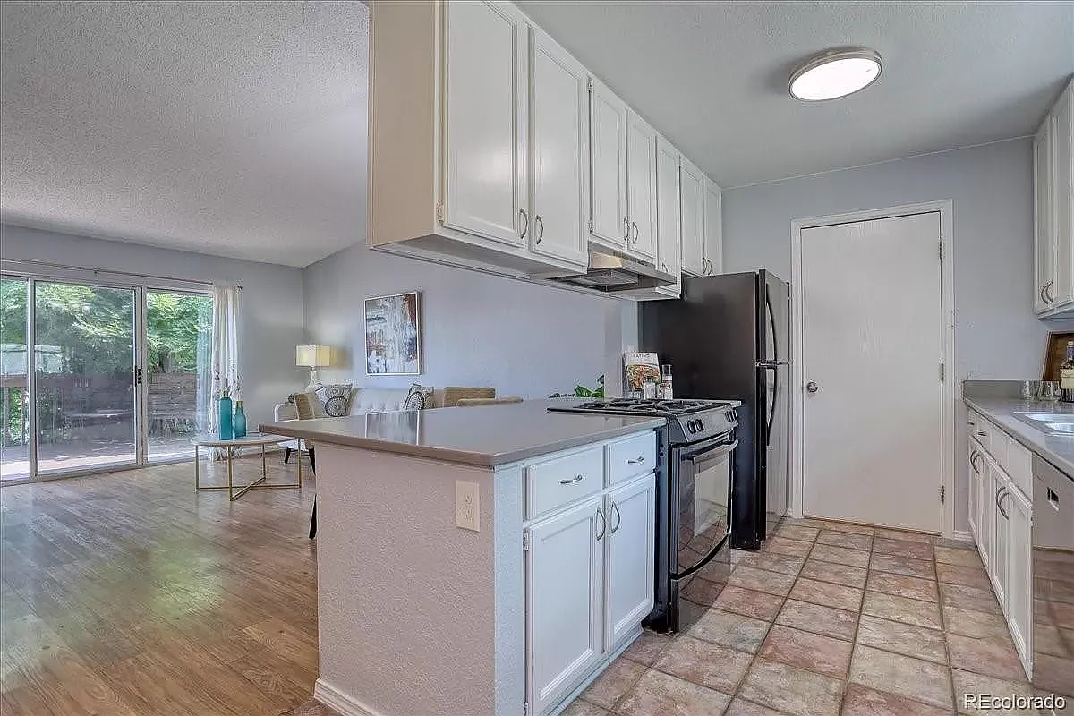 5906 S Nepal St — Photo 2