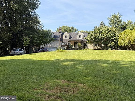 2nd image of 4501 Breidenbaugh Ln