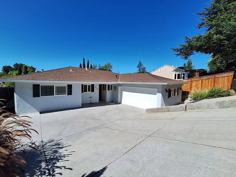 10501 Observatory Dr — Photo 1
