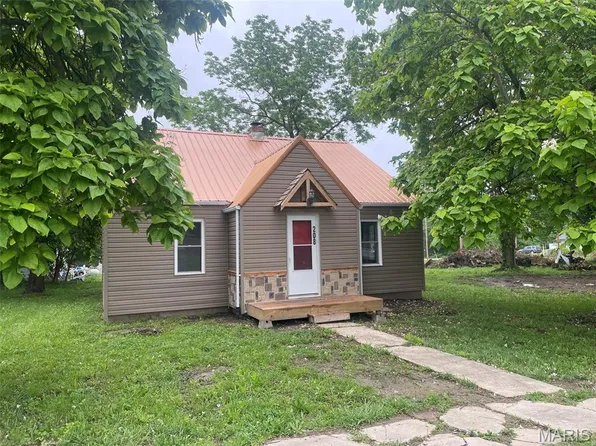 204 E McClurg Ave, Richland, MO 65556