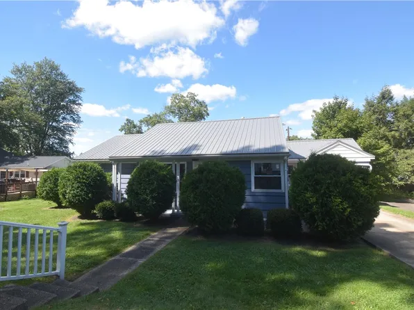 203 Big Oaks Dr, Franklin, PA 16323