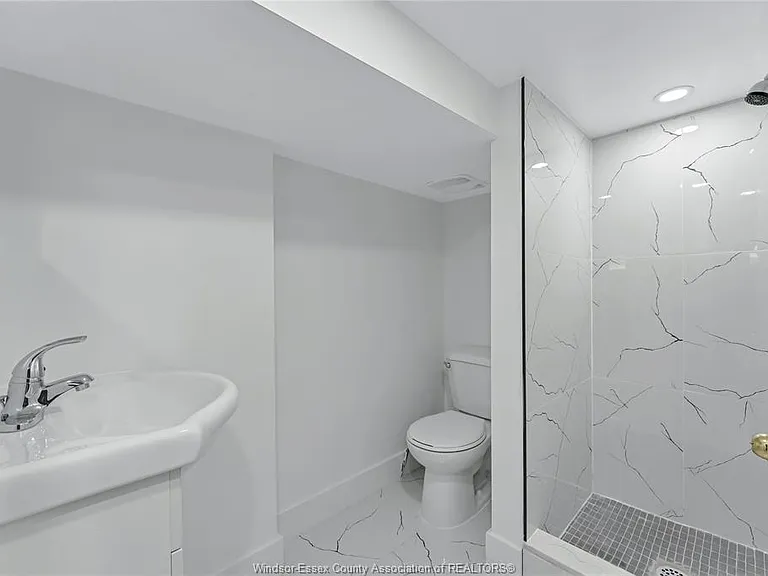 1245 Giles Blvd E — Photo 22