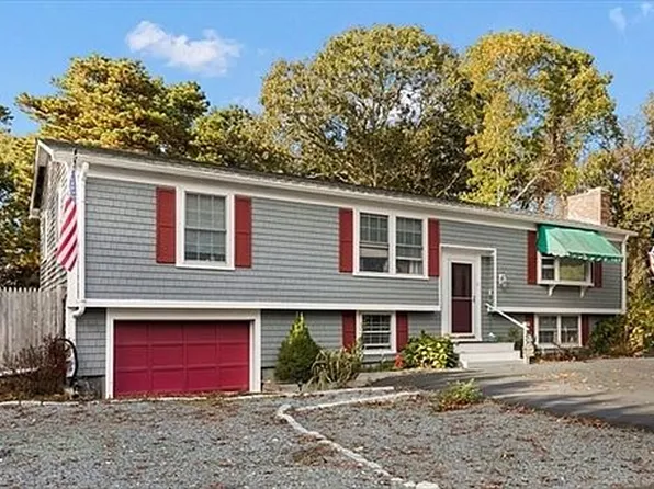 11 Arrowhead Dr, Yarmouth Port, MA 02675