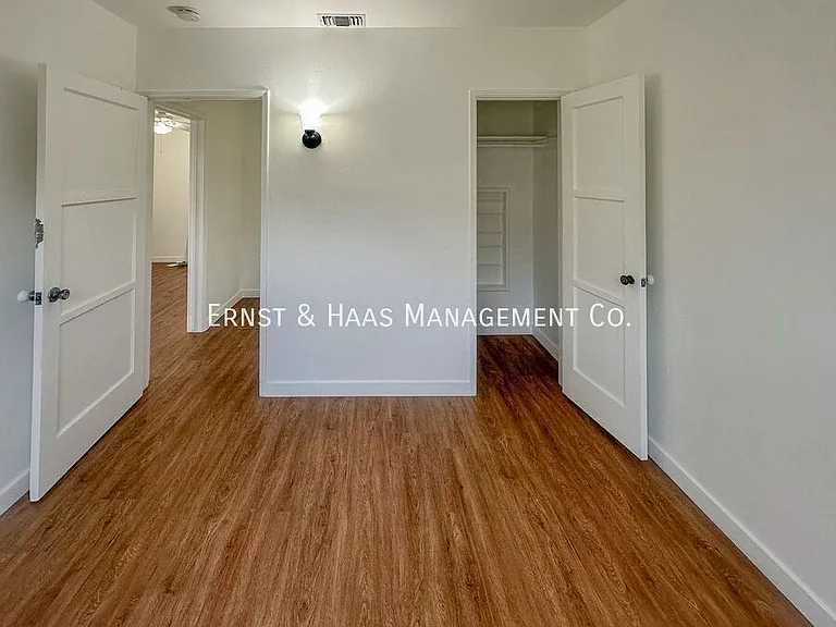 1618 E 63rd St — Photo 11