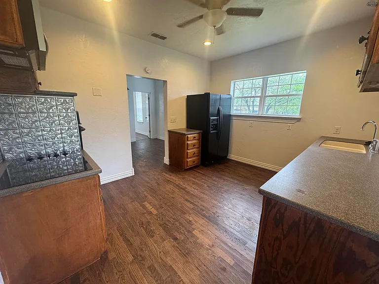 214 N Archer St — Photo 5