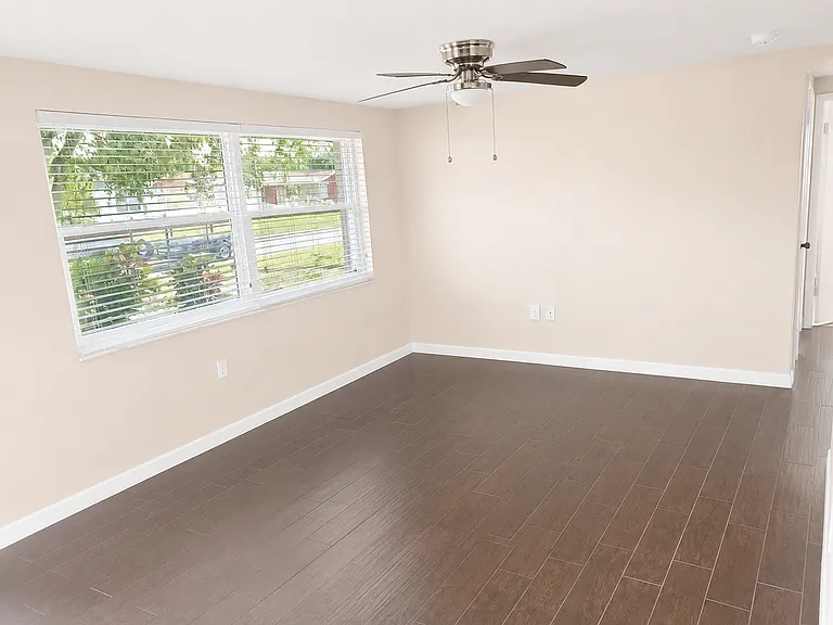 10801 Oldham Rd — Photo 3