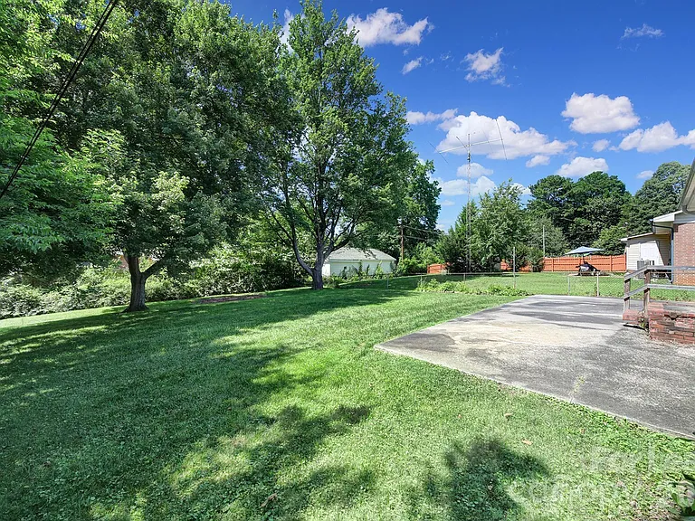 4301 Briarhill Dr — Photo 12