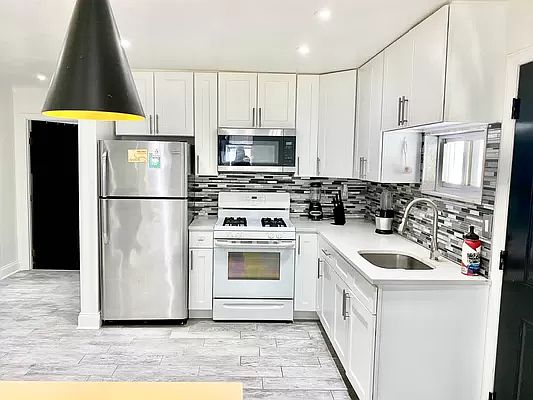 4th image of 18-13 26th Ave #1