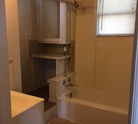 5th image of 1543 S Willow Ave