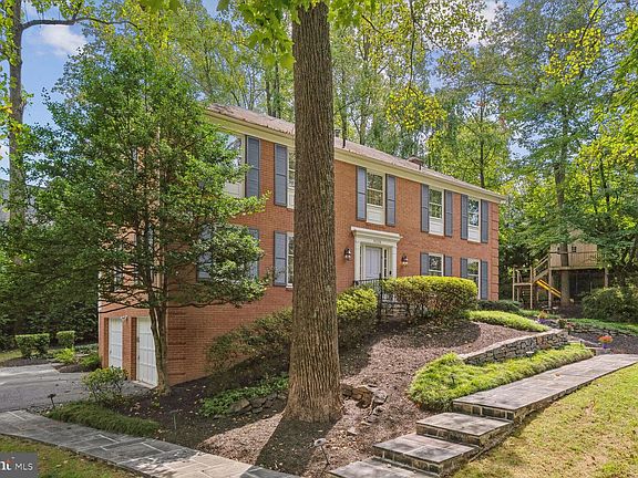 3rd image of 9328 Winterset Dr #8