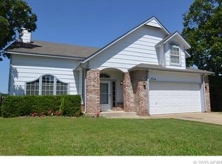 3314 S Springtree Ln W, Sand Springs, OK 74063