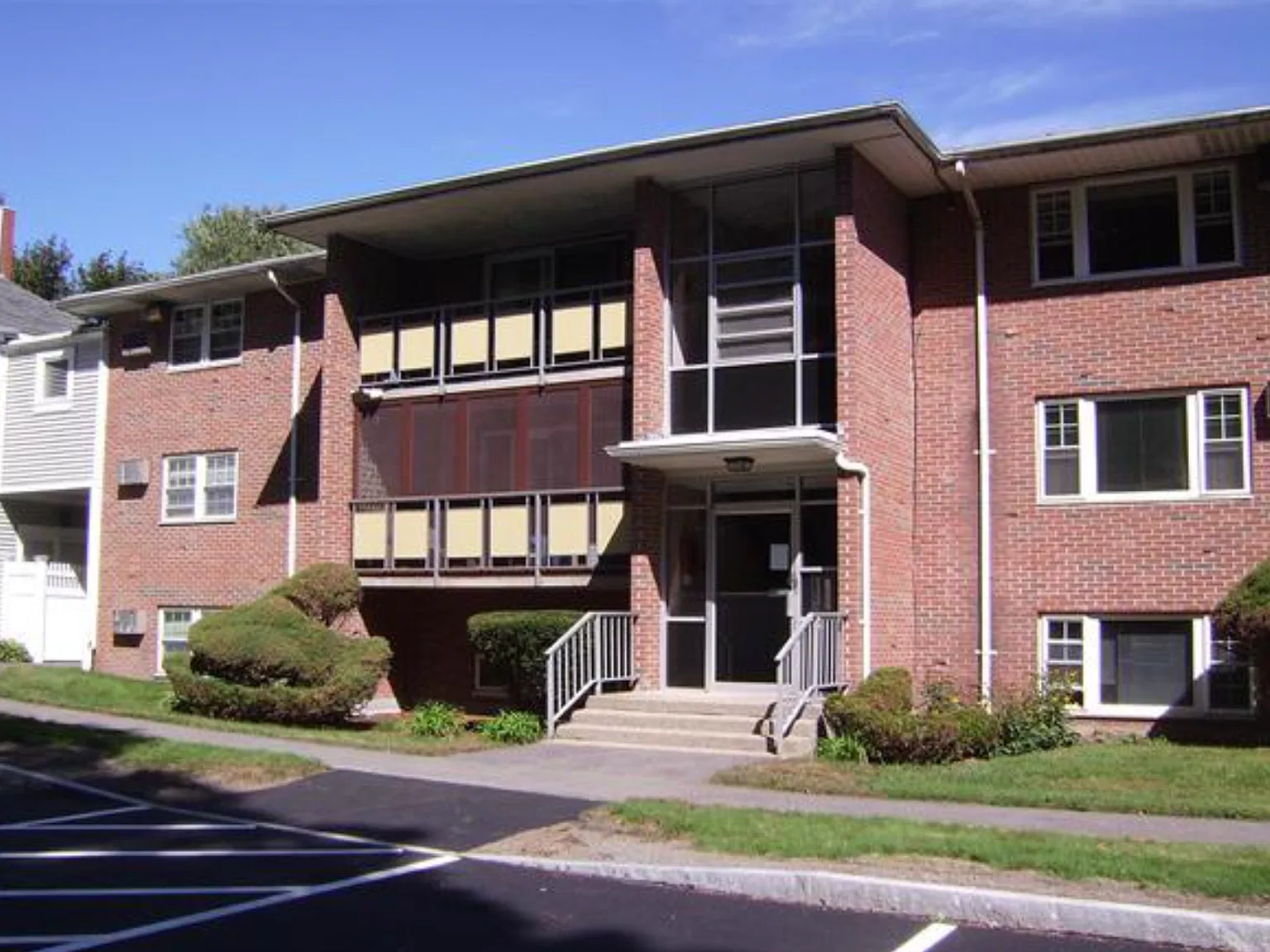 1 bed, 696 sqft, $1,975 — Photo 1