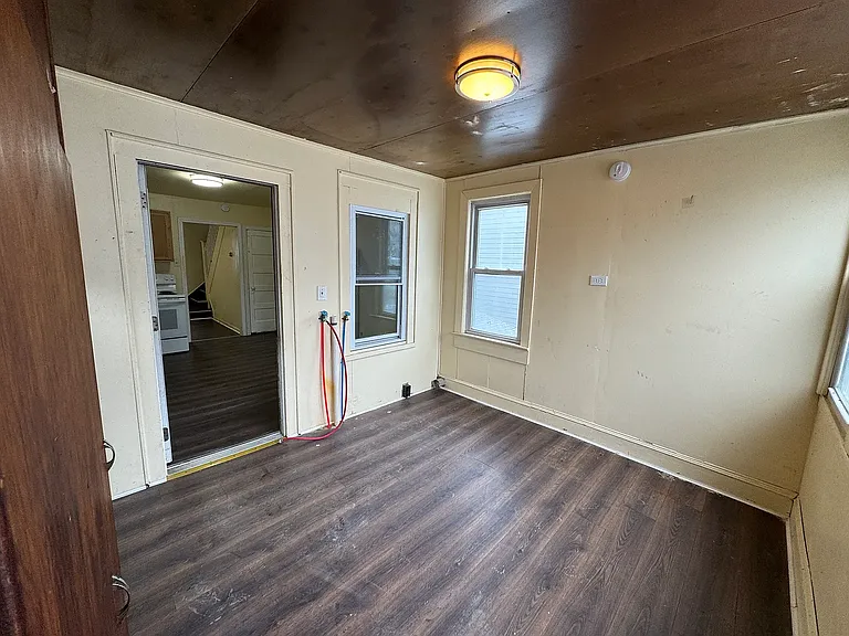 217 S South St — Photo 9