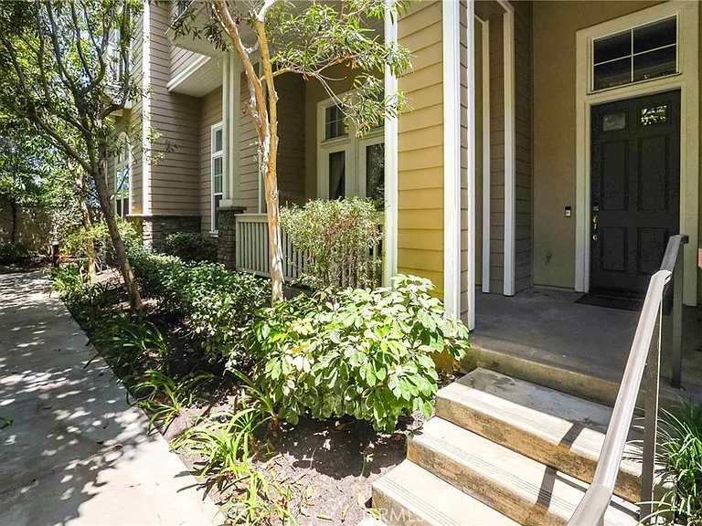 6251 Pacific Pointe Dr #17 — Photo 2