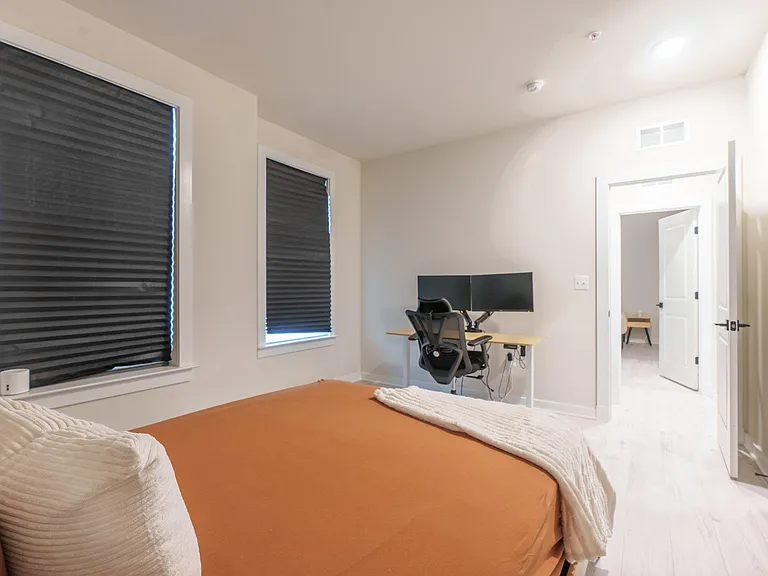 402 Meadow Creek Dr — Photo 16